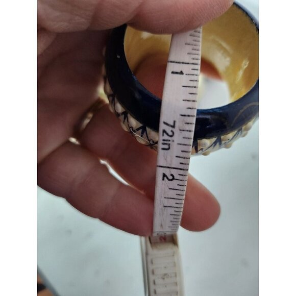 VINTAGE Napkin Ring Holders Wood Textured Hob Knob Design Glazed Painted 6 Pc - Picture 5 of 5